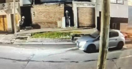 Aunque hubieron gritos, llamados al 911 y se activaron las alarmas vecinales, las víctimas tuvieron que ir personalmente a comisaría. Ningún patrullero se hizo presente.