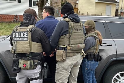 Aunque las agencias federales como el ICE aumentaron el número de arrestos, la cantidad de personas deportadas no sigue el mismo ritmo