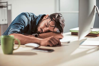 Aunque los trastornos del sueño pueden parecer evidentes, a menudo son más sutiles de lo que se piensa y los expertos recomiendan estar atentos a ciertas señales de advertencia