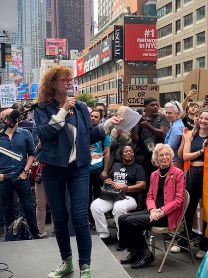 Aunque muchas personas la conocen por sus papeles en cine, Sarandon lleva años involucrada en muchas causas activistas