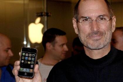 Aunque muchos vieron por primera vez la pantalla táctil con el lanzamiento del primer iPhone de Apple, esa empresa no inventó la tecnología