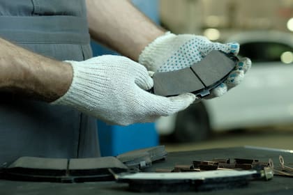 Aunque no es un problema exclusivo de frenos, sí entra en las posibilidades que el auto empiece a tironear.