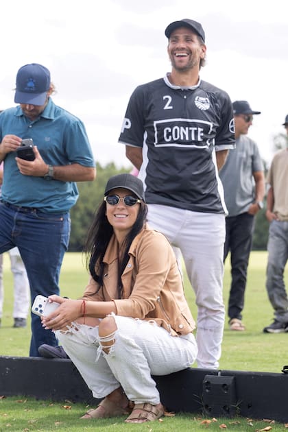 Apesar de não ter vencido, Leo ficou até a cerimônia de premiação para aplaudir os campeões