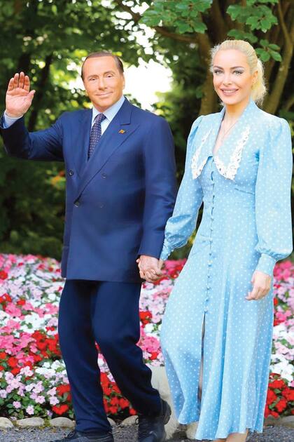 Aunque no se casaron, el año pasado Marta y Silvio celebraron una ceremonia simbólica, una “fiesta del amor”, según definió Il Cavaliere.