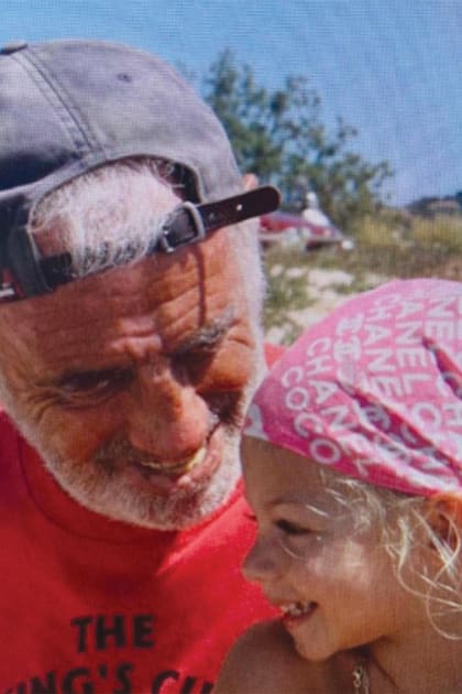 Aunque no suele compartir imágenes familiares en sus redes sociales, esta foto la subió Stella en homenaje a su papá, que murió el pasado 6 de septiembre, a los 88 años.