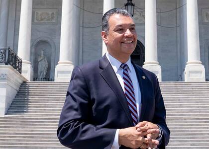 Aunque Padilla no ha confirmado públicamente su candidatura, en los últimos meses asistió a reuniones con sindicatos y cenas privadas con estrategas