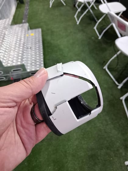 Aunque parecía que la pelota solo dañó el accesorio, la cámara dejó de funcionar por completo minutos después