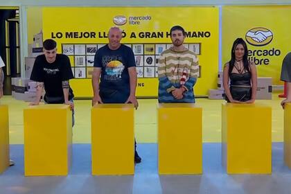 Aunque Pestañas ganó el liderazgo de la semana, la producción le sacó el privilegio y lo llevó a la placa
