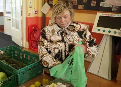 Aunque por ahora Alison se las arregla, siente mucha ansiedad por lo que pueda venir