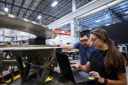 Aunque prometedora, la tecnología de fusión nuclear enfrenta grandes desafíos para su integración comercial y segura a la red eléctrica