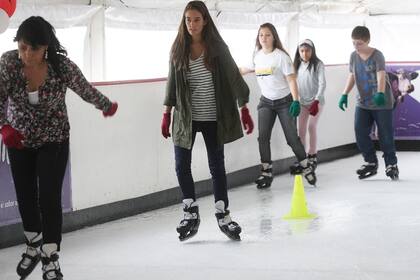 Aunque sea enero, se puede patinar sobre hielo