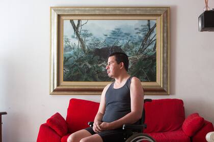 Aunque sigue en su proceso de recuperación, Fernando Cáceres ayuda a chicos humildes