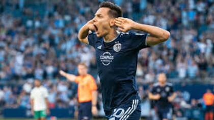 "Aunque suene a cliché, todo es posible en este país, y se siente muy bien ser una de las muchas personas aquí que han obtenido su ciudadanía", expresó Sallói