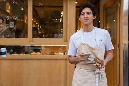 Aunque vive con su mamá, le encanta llegar a su casa y desconectarse cocinando.
