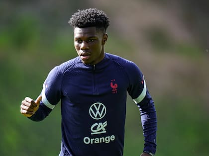 Aurélien Tchouameni tiene 22 años y debutó profesionalmente en Bourdeaux