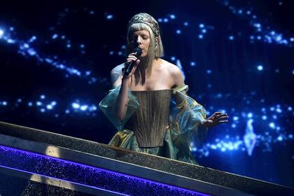 La cantante Aurora, intérprete original de Mucho más allá, de Frozen 2.