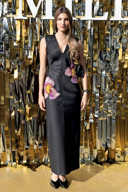 Aurora
impactó con un diseño de
Acler, con un llamativo
bordado floral de lentejuelas