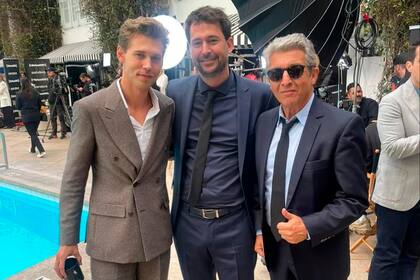 Austin Butler comparte un momento con Santiago Mitre y Ricardo Darín en el almuerzo de los nominados al Oscar celebrado el último lunes en Los Angeles 