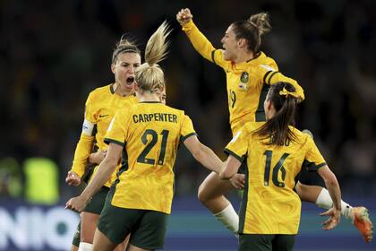 Australia derrotó a Irlanda en su debut y se posiciona como uno de los aspirantes al título