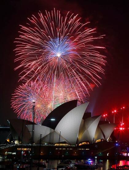 Australia recibió el 2017 con un homenaje a Prince y a David Bowie