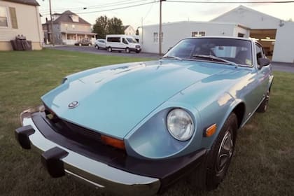 Un Nissan Datsun 280Z estuvo 44 años sin lavar y su reparación asombró a todos