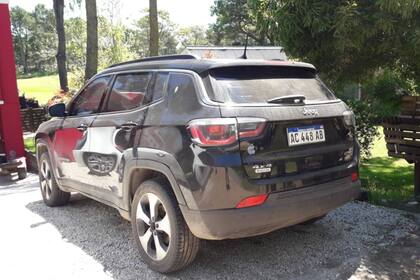 La camioneta Jeep modelo 2018, que estaba estacionada en la puerta tenía documentación clonada y fue secuestrada
