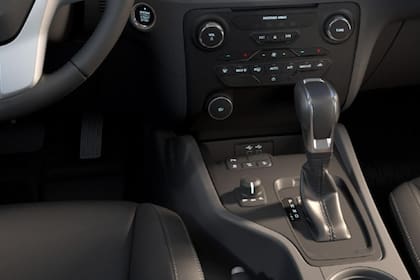 Respecto a la trasmisión, ofrece caja manual de cinco velocidades, manual de seis marchas o automática de seis marchas