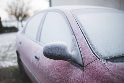 Las condiciones climáticas del invierno obligaron a las autoridades de Nueva York a suspender temporalmente la multa de US$65 por incumplir con una ley que regula la circulación vehicular en la ciudad para facilitar la limpieza de calles (Freepik)