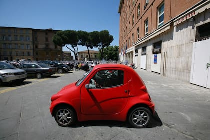 Auto inteligente en la Piazza del Duomo de Siena.