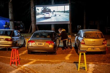 El autocine, y sus distintas versiones, vuelve a la carga. Ahora se sumó Villa General Belgrano mientras en otras provincias argentinas avanzan propuestas para desempolvar aquello que parecía pertenecer al mundo de lo retro.