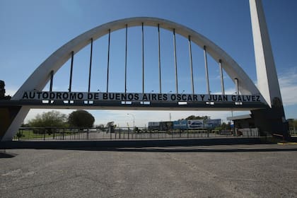 El arco del autdromo de la ciudad de Buenos Aires