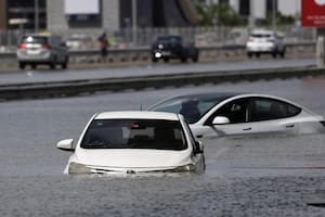 Qué causó la histórica tormenta que desató el caos en Dubai y generó severas inundaciones en la península arábiga