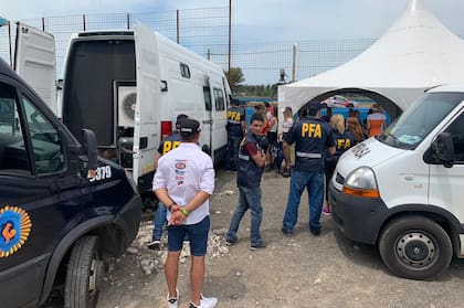 Una mujer fue detenida en el lugar y un hombre en otro allanamiento en Pilar