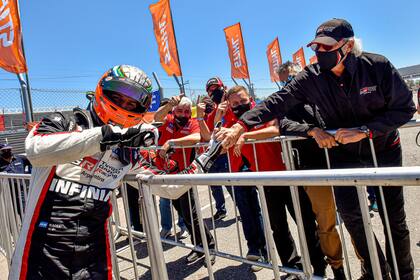 El festejo de Matías Rossi y Darío Ramonda, después del éxito en el autódromo Oscar Cabalén, en 2020; el director general de Toyota Gazoo Racing Argentina manifestó la posibilidad de que Julián Santero se sume a la categoría IMSA GT4