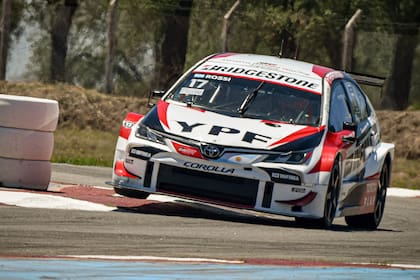 Una década cumple Matías Rossi como piloto de Toyota, la marca que en Súper TC2000 celebró por última vez en 2013 y de la mano del piloto de Del Viso