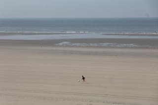 Autoridades británicas acusan a presunto piloto por la muerte de cuatro migrantes en canal de la Mancha
