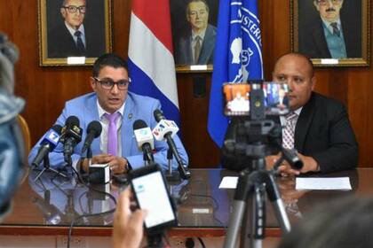 Autoridades de salud de Costa Rica realizaron una conferencia de prensa horas después de confirmarse el caso de Brasil