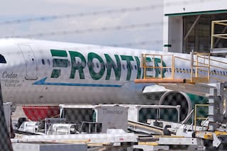 Autoridades dicen que un hombre muerto por un avión en el aeropuerto de Denver quería suicidarse