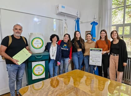 Autoridades e integrantes de la Fauba y la red de manejo de los aceites usados