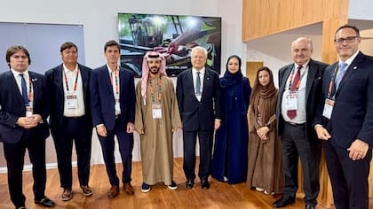 Autoridades en el marco de la feria