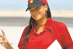 Autoridades europeas plantean dudas sobre si Isabel dos Santos recibe ayuda de Angola, país presidido por su padre.