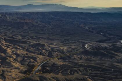 Autoridades locales calificaron como “drástica” la decisión federal de militarizar amplias zonas de la frontera sin previo aviso