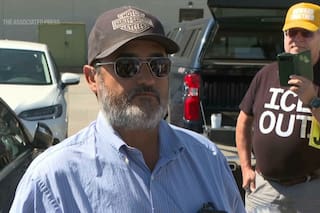 Autoridades migratorias detienen a exalcalde de Kansas que teme deportación por haber votado