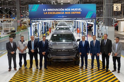 Autoridades provinciales y del Grupo Stellantis estuvieron presentes en el lanzamiento industrial de la nueva RAM