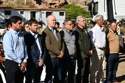 Autoridades y dirigentes del campo en la Rural de Puerto Deseado