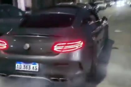 Autos de alta gama que hacen picadas en el barrio de Mataderos