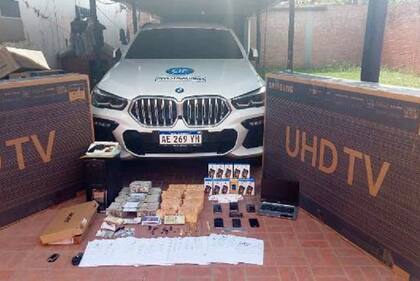 Las autoridades secuestraron dos rodados importados marca BMW