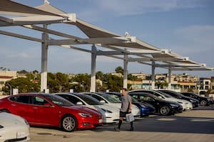 Por qué Tesla logró superar a otros fabricantes de autos eléctricos como Ford y GM