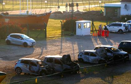 Autos quemados de jugadores de Aldosivi