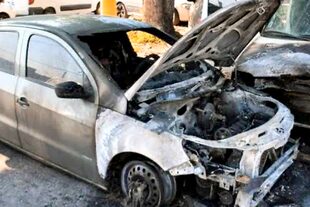 Autos quemados en una comisaría de Rosario